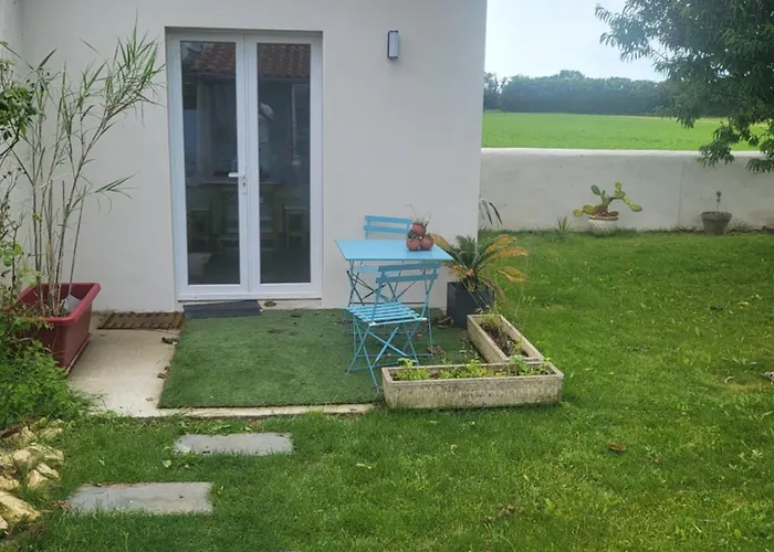 Dependance Avec Place De Parking